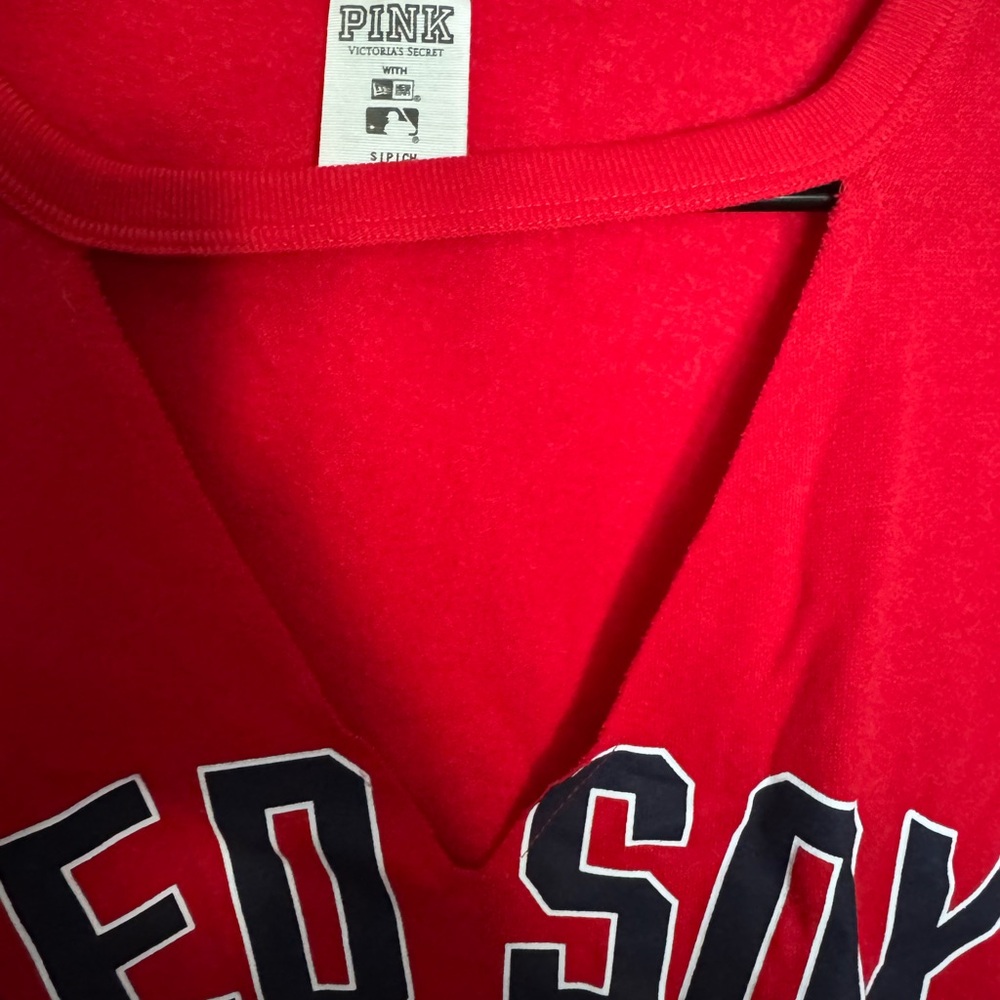 PINK Victoria's Secret Women's Boston Red Sox Cut Out V Neck Crop Pullover - Picture 5 of 7